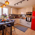 New 2 Bedroom דירה *